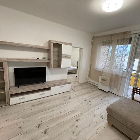 Malompark Apartman With Free Parking Debrecen Esterno foto