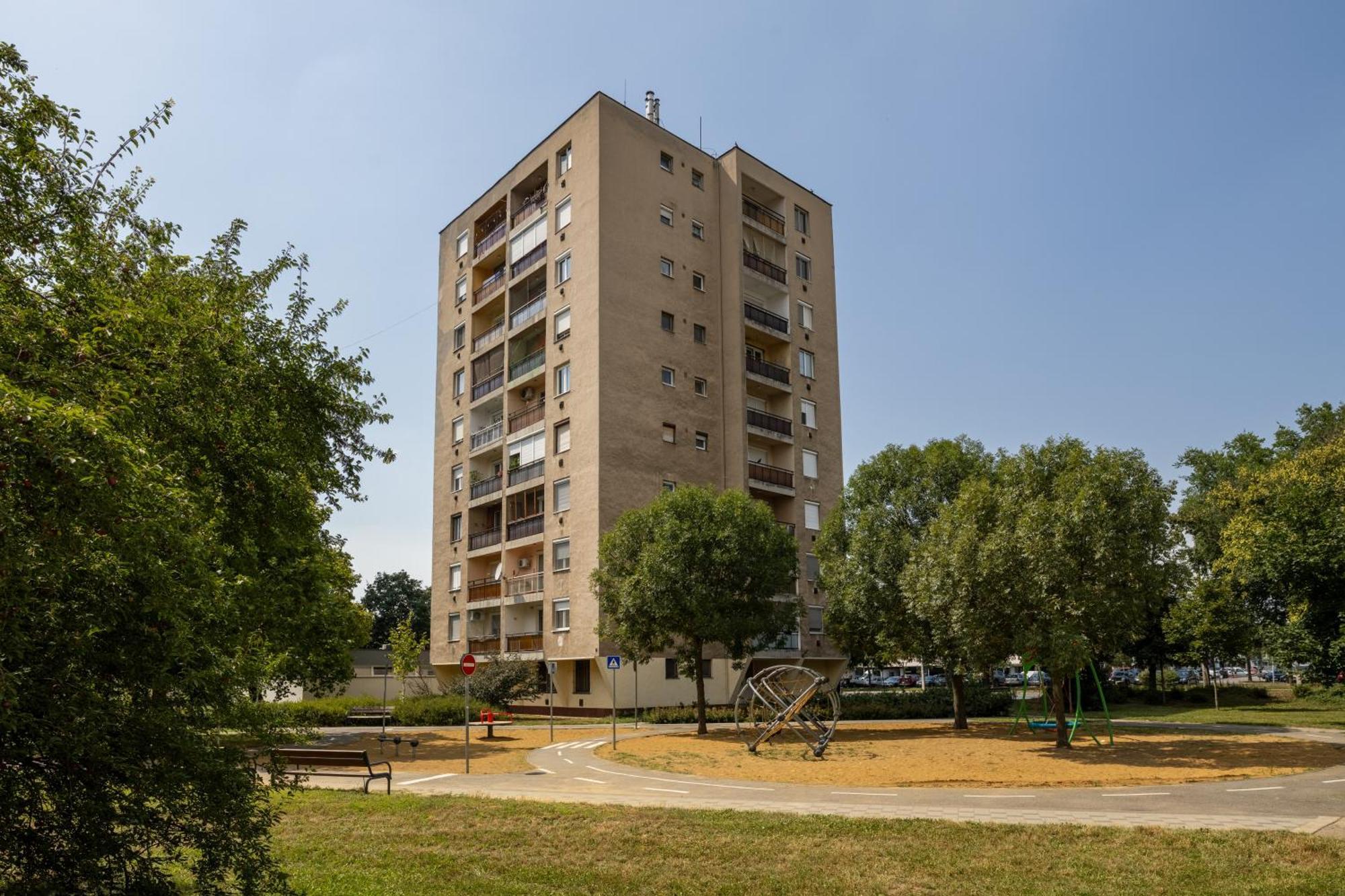 Malompark Apartman With Free Parking Debrecen Esterno foto